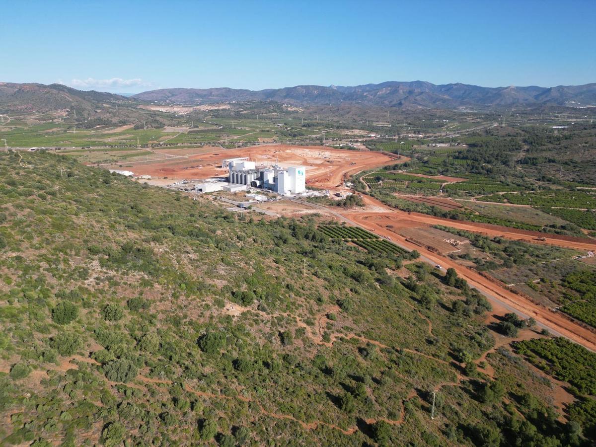 Así se ven desde el aire los nuevos accesos y el futuro centro logístico de JYSK en Almenara