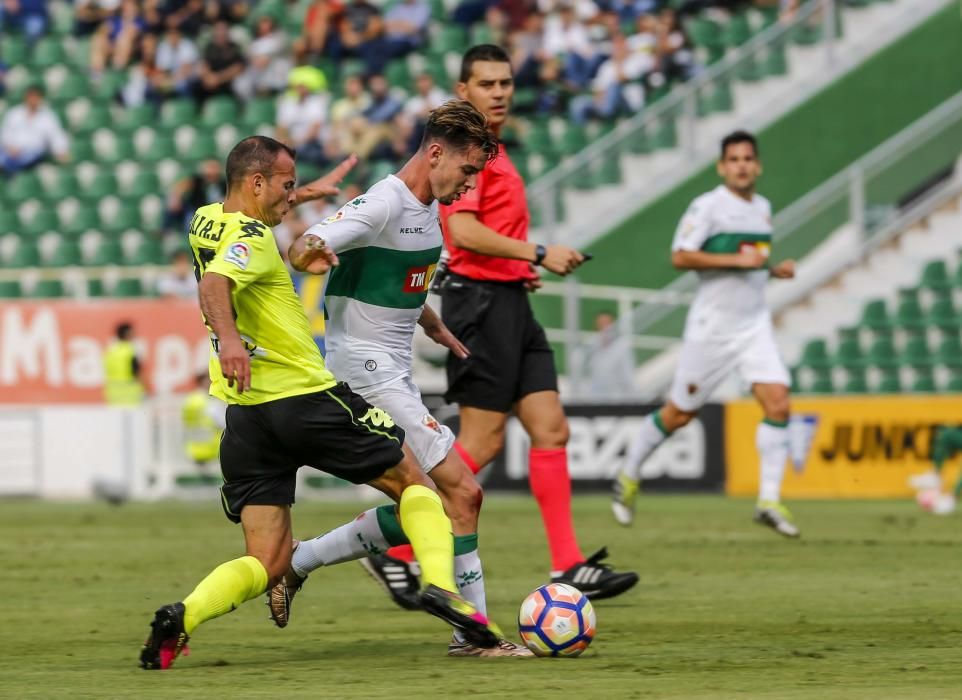 El Elche domina al Córdoba