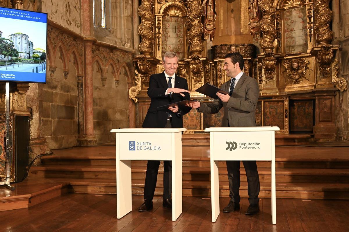 Alfonso Rueda y Luis López, ayer en la firma del convenio entre la Xunta y la Diputación.