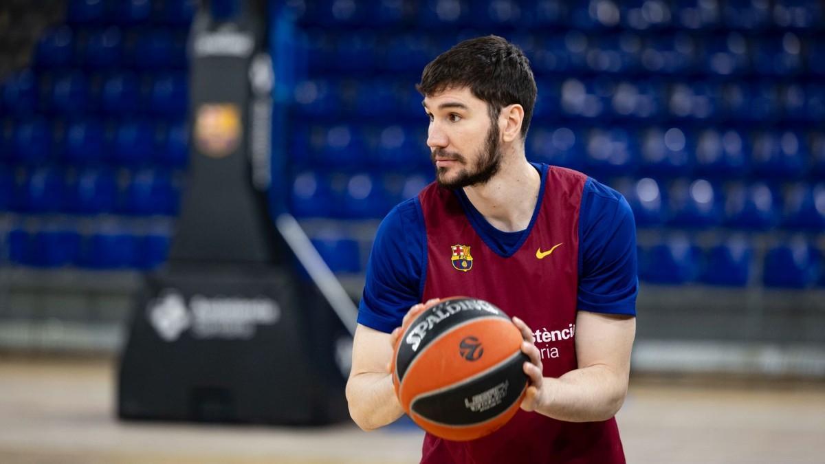 Darío Brizuela, en el último entrenamiento antes de medirse a Fenerbahçe