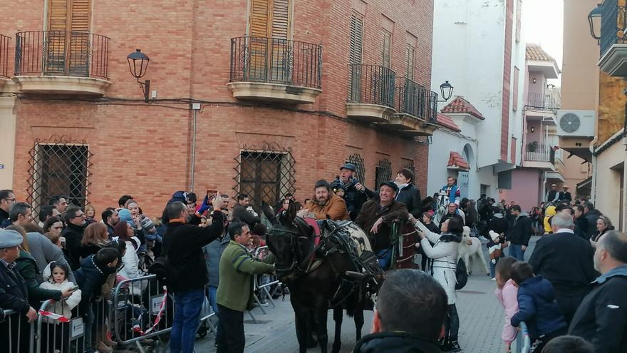 Las fotos del regreso del multitudinario pasacalle de Sant Antoni en la Vall d&#039;Uixó