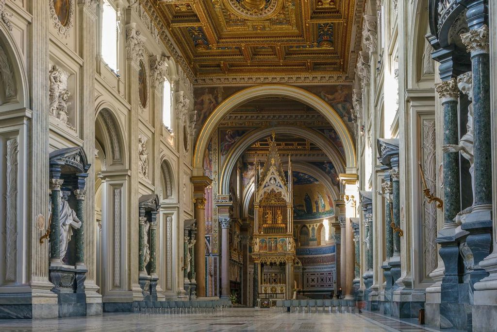 Interior de la Basílica de San Juan de Letrán.