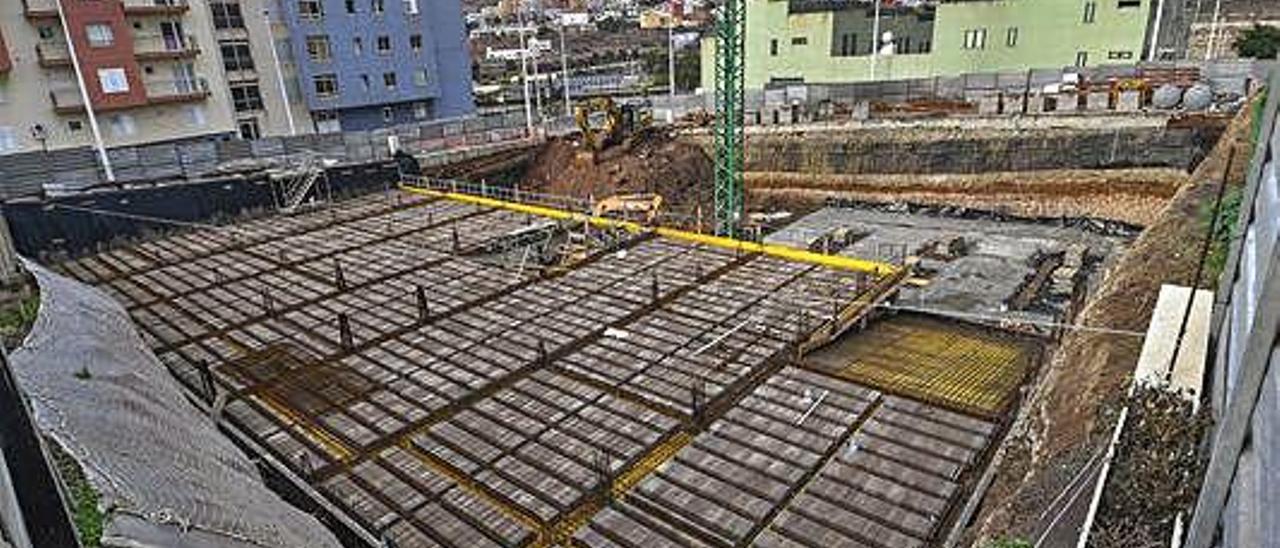 Estado de las obras de la promoción de 67 viviendas de Marce Vega, en la intersección de las calles Lomo Guillén con Madres Dominicas.