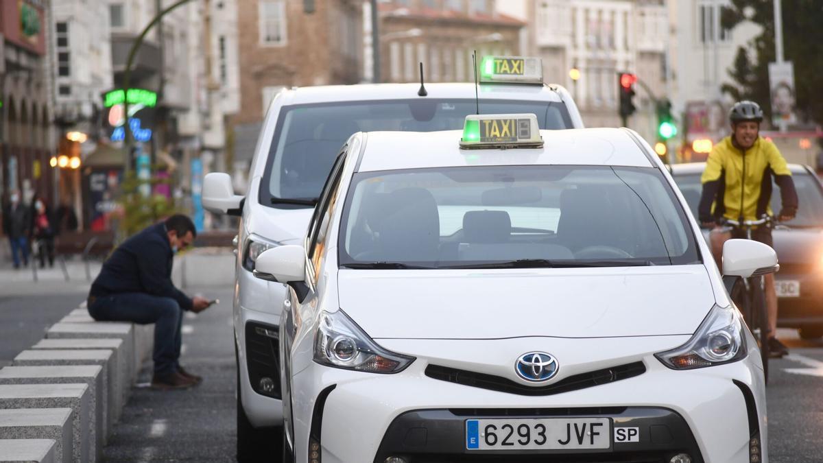Taxis en una parada de A Coruña.
