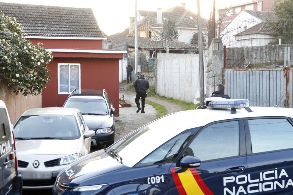 Las pesquisas policiales se trasladaron del lugar donde apareció el cadáver a la casa de la víctima