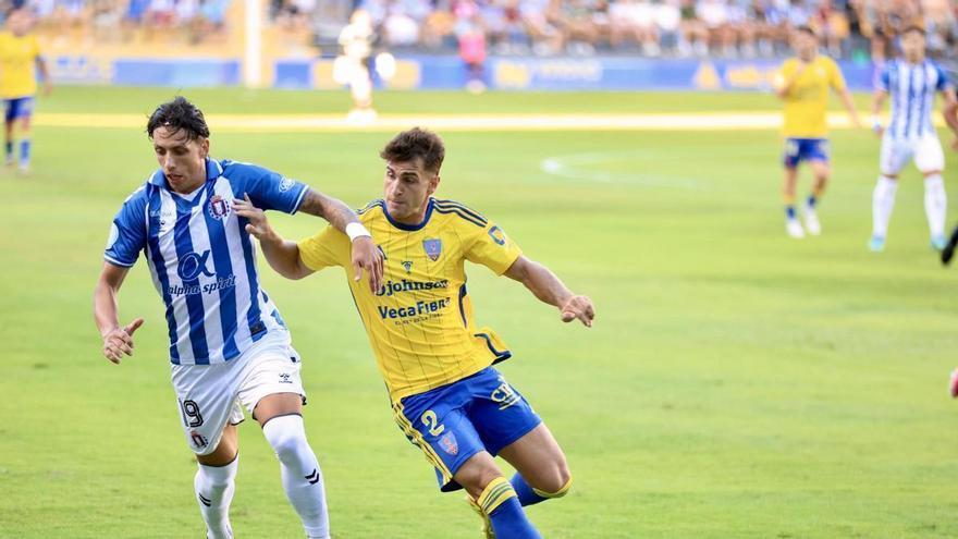 El Orihuela ajusticia al Lorca Deportiva en el tramo final