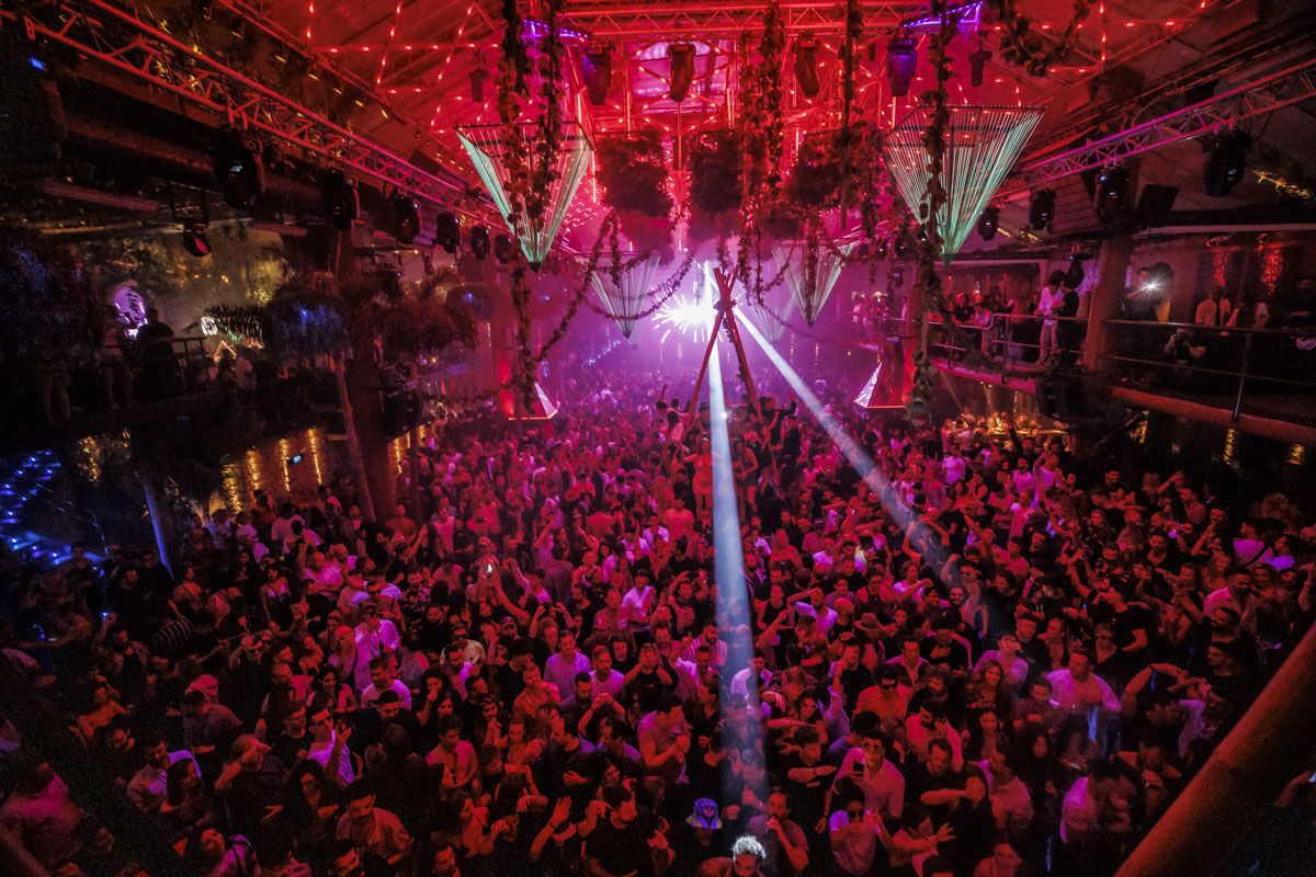 Fiesta en Amnesia Pyramid (2022) en Ibiza para calentar motores