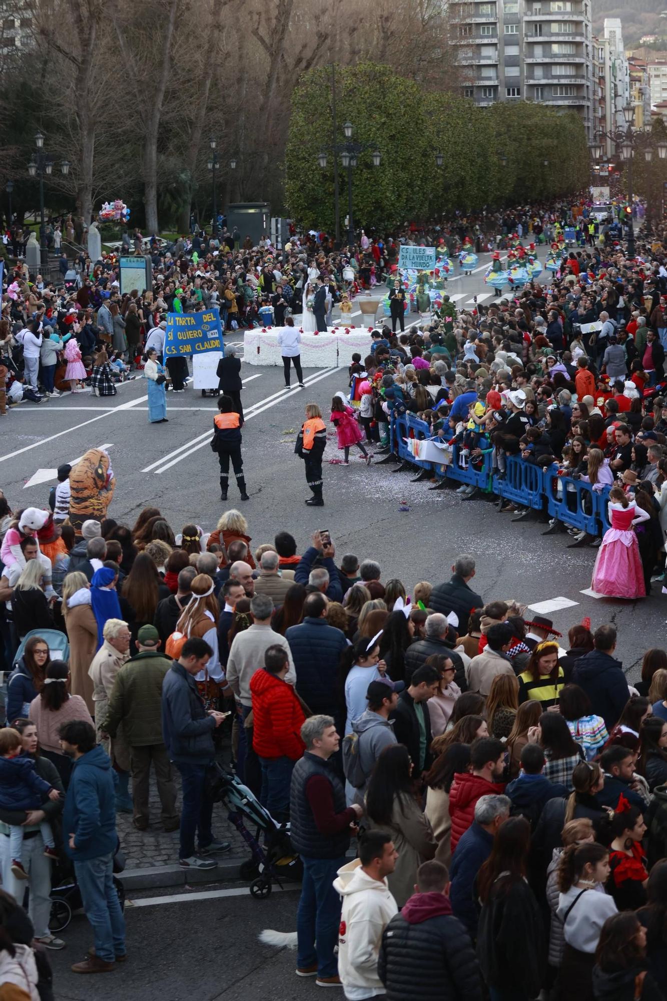 EN IMÁGENES: El Carnaval llena de color y alegría las calles de Oviedo