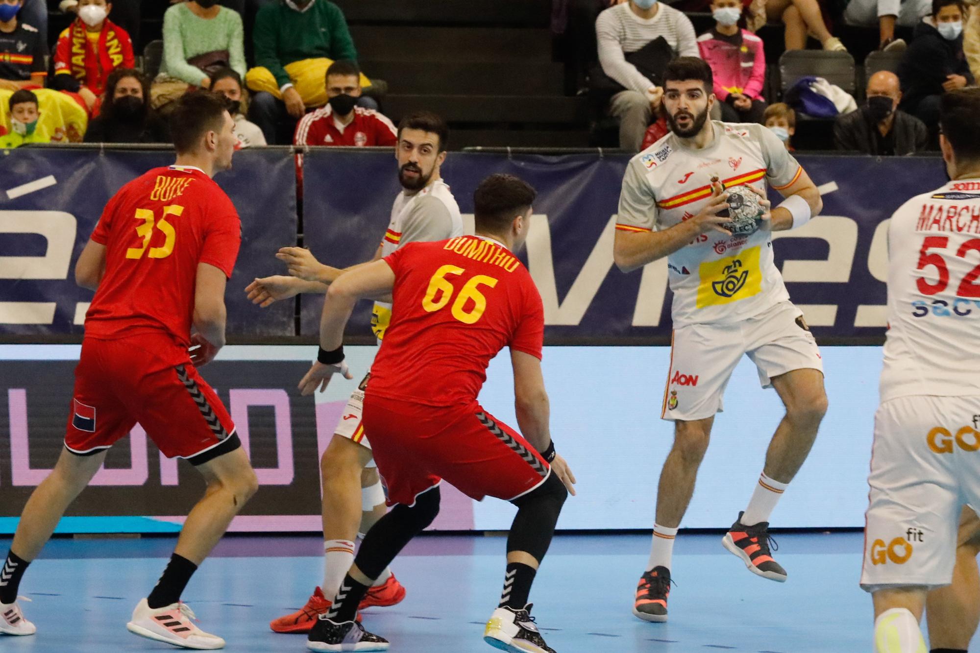 Las mejores imágenes del España-Rumanía de balonmano disputado en Avilés