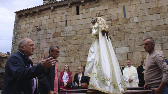 Poxa para portar as andas da Virxe dos Remedios.  |