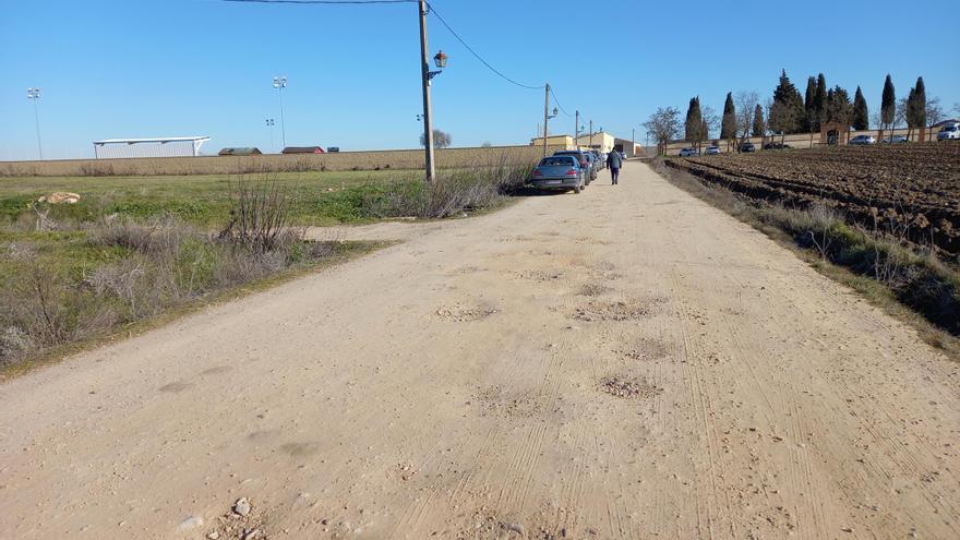 Urgen la señalización del acceso al campo de fútbol de Toro