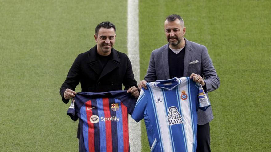 Xavi Hernández i Diego Martínez, ahir a l’Spotify Camp Nou. | EFE/QUIQUE GARCÍA