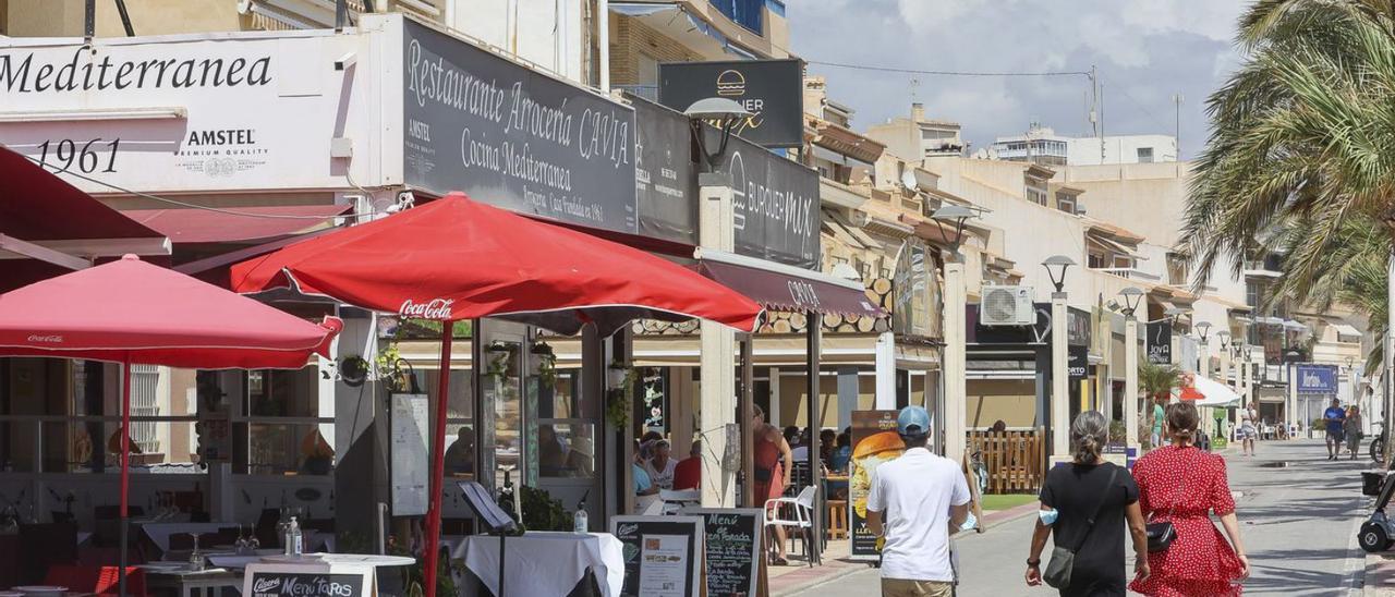 Terrazas de establecimientos de hostelería en El Campello. | HÉCTOR FUENTES