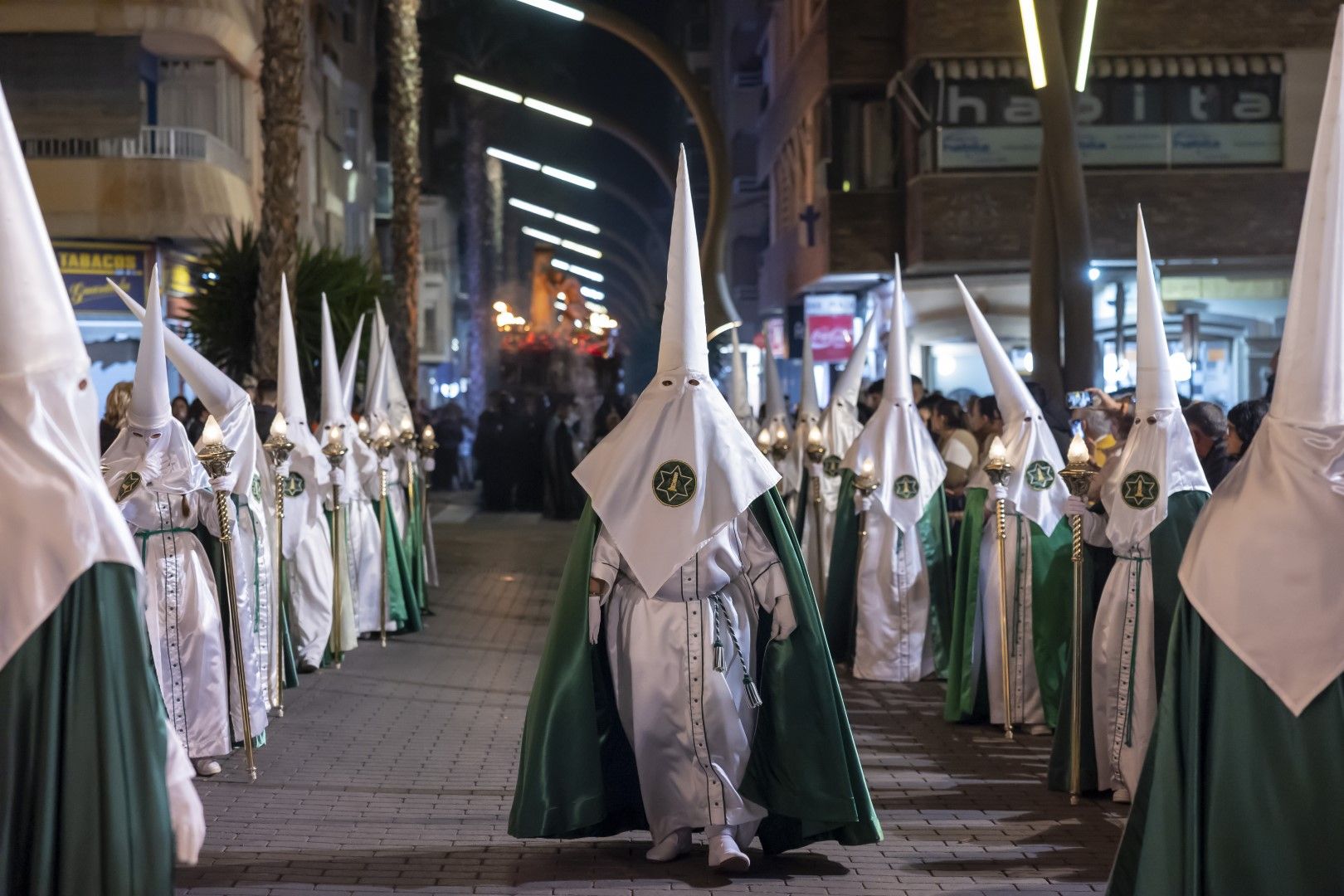 Aquí las imágenes de la Procesión de Lunes Santo en Torrevieja