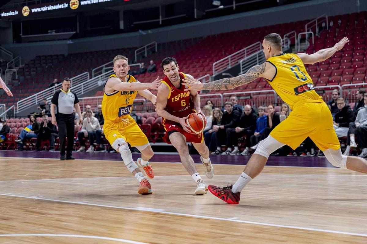 Bassas, con cuatro triples, fue uno de los grandes protagonistas del duelo ante Ucrania