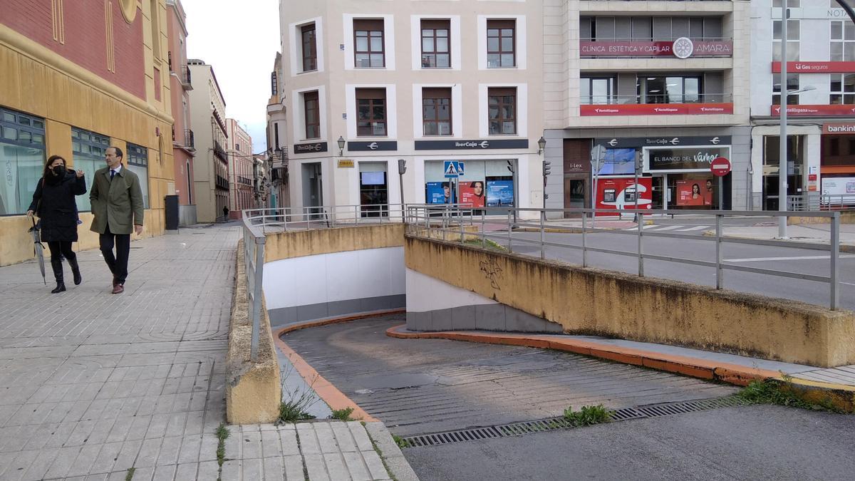 Uno de los accesos del aparcamiento subterráneo de San Atón.