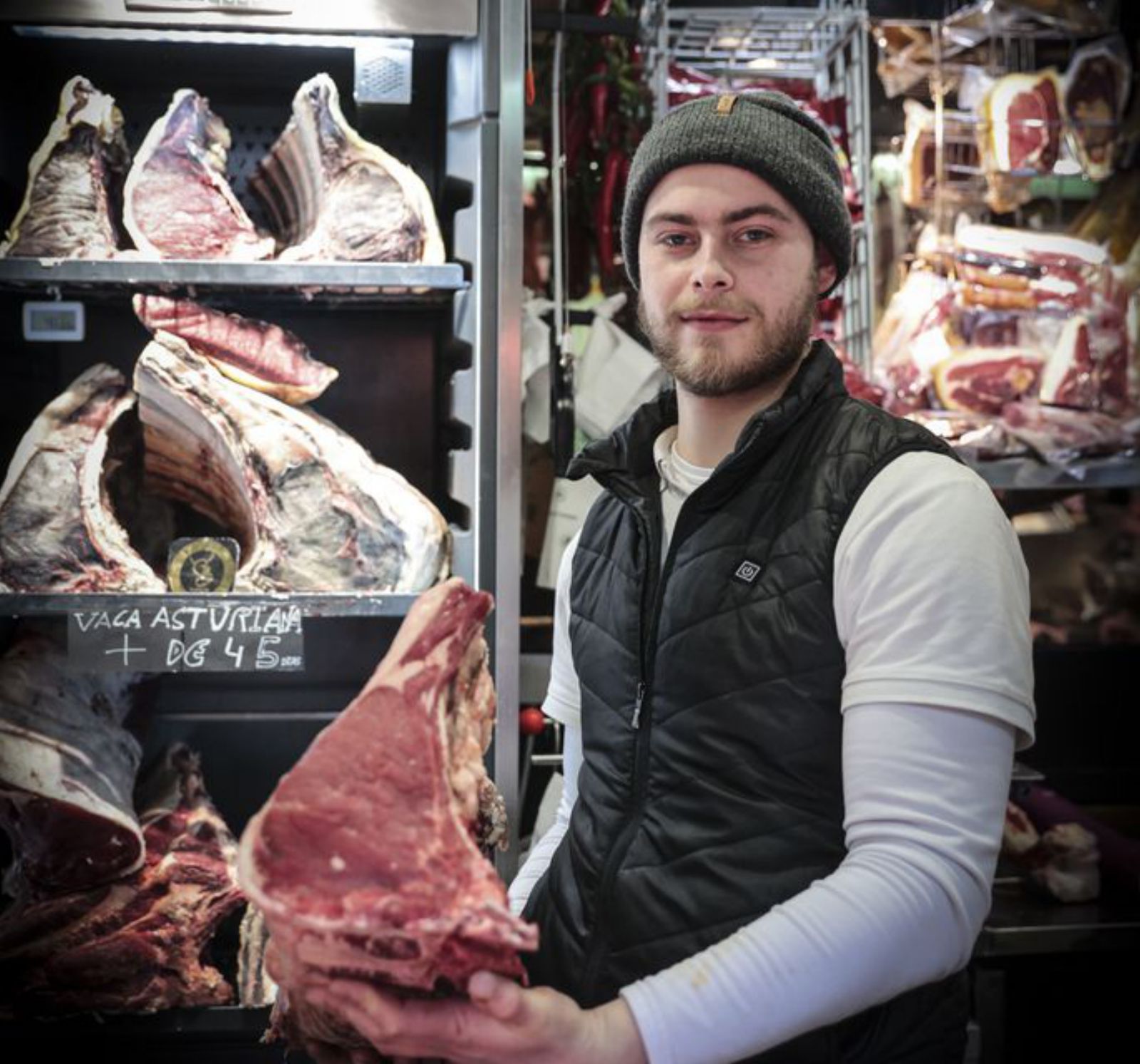 Germán Rodríguez, con una pieza de ternera. 