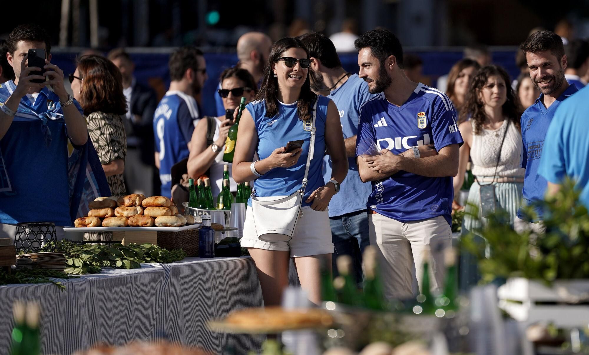 Así fue la fiesta del ascenso del Real Oviedo en Madrid.