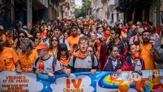 Tres mil participantes en la 'marea naranja' de Queremos Movernos por la igualdad infantil