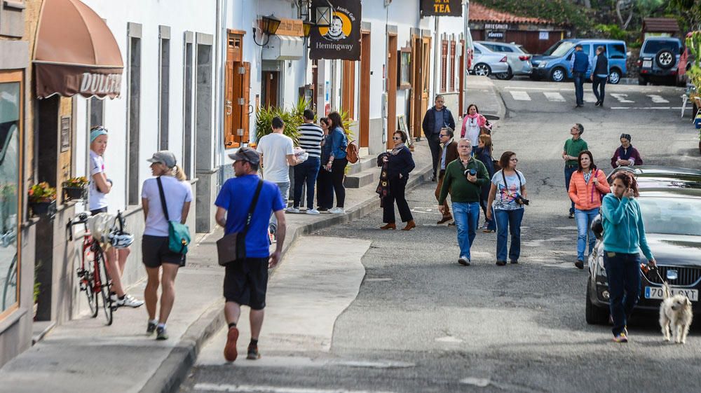 AMBIENTE TURISTAS EN TEJEDA