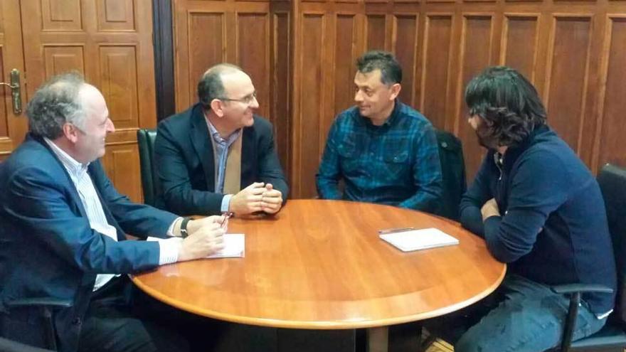 Por la izquierda, Lorenzo Pañeda, Miguel González, Javier Ardines y Enrique Riestra, ayer, en Llanes.