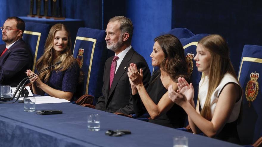 Solemnidad y emotividad en los Premios Princesa de Asturias presididos por la familia real