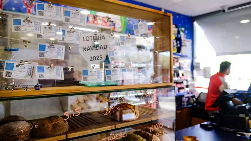 Colas de última hora para comprar la Lotería de Navidad en Las Palmas de Gran Canaria
