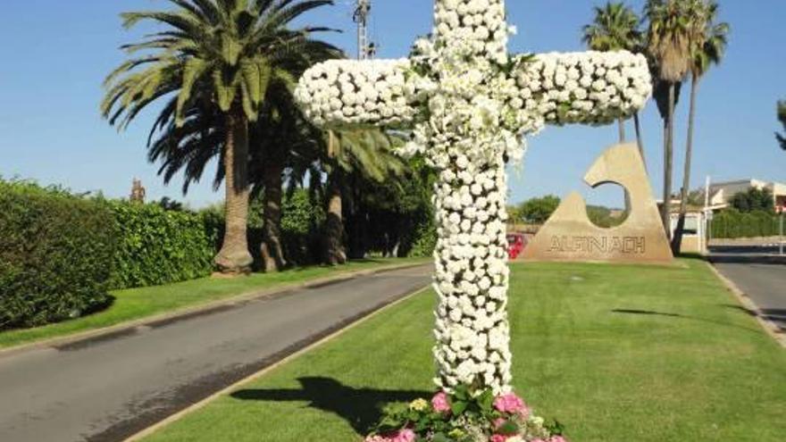 Puçol cumple la tradición con una Cruz en Alfinach