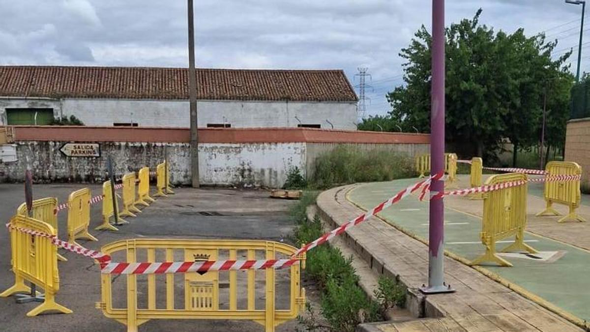 Plasencia corta un tramo del carril bici del Arroyo Niebla por un derrumbe.