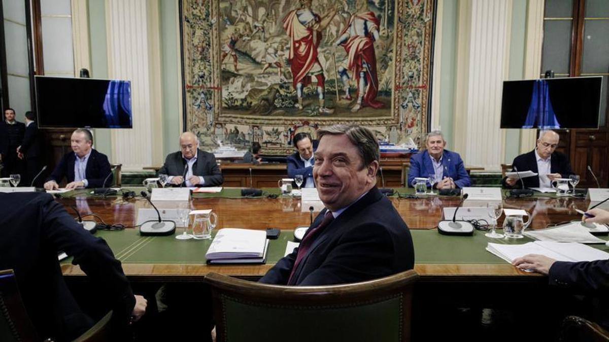El Gobierno abre la puerta a nuevas medidas si la inflación sigue alta pero confía en que los precios de los alimentos están "en vísperas" del descenso.