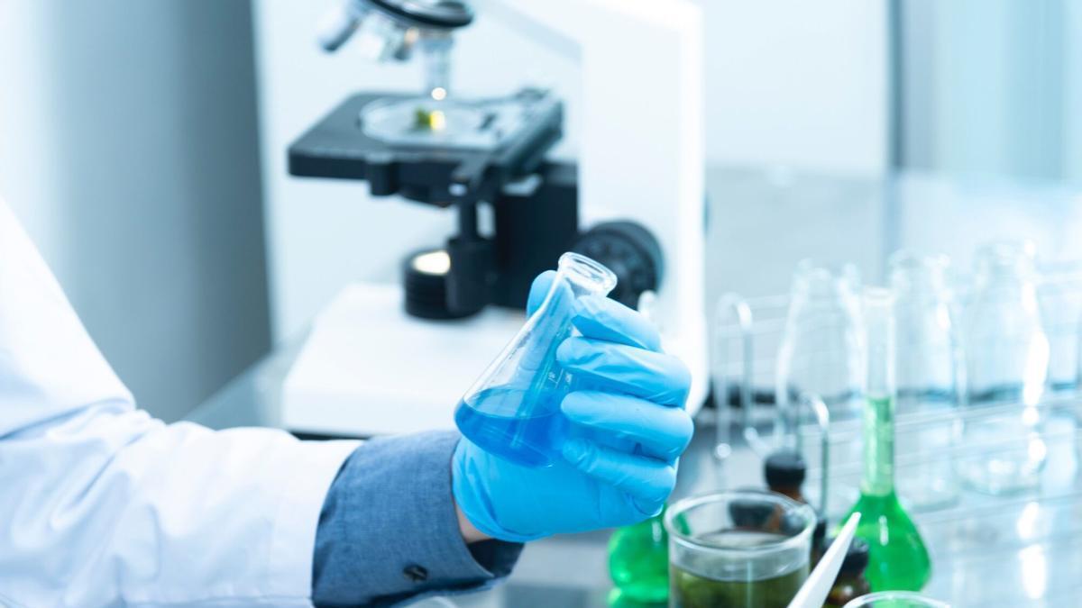 Un técnico en un laboratorio.
