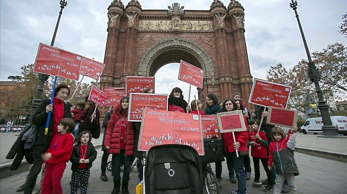 zentauroepp46236742 barcelona 12 12 2018   las familias de la escola enten a sal190708143028