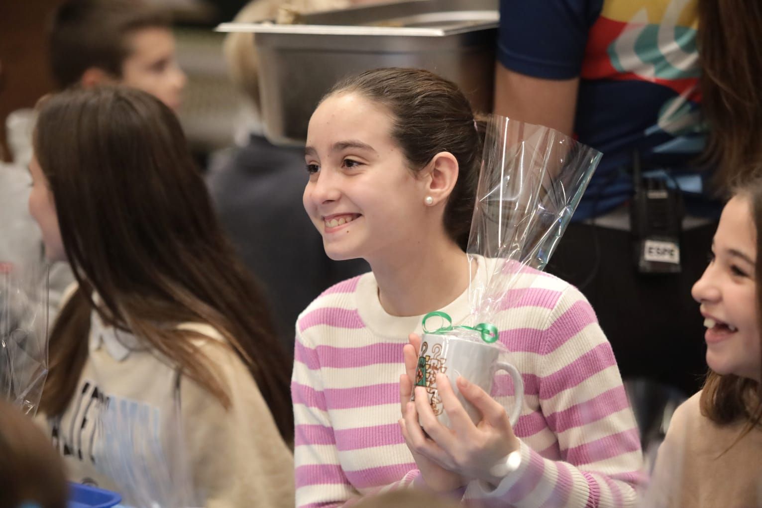 Tradicional merienda de la reina infantil de la Magdalena con su corte