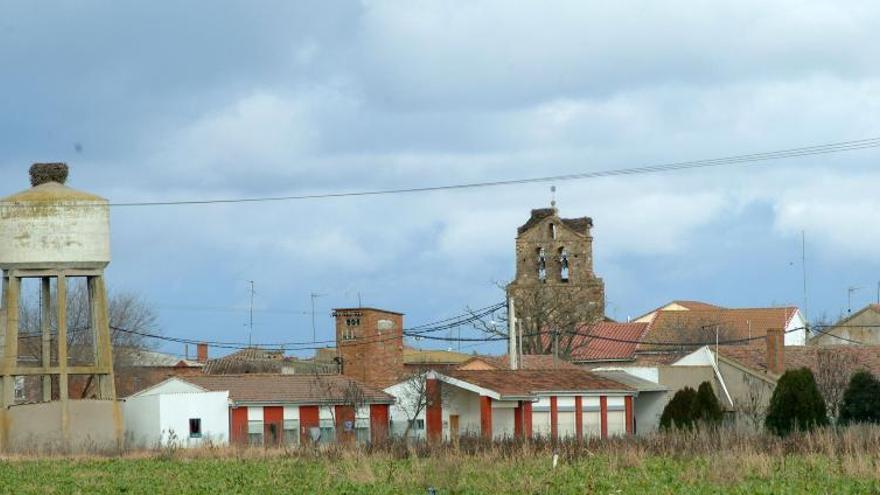 Disfraces, juegos de agua, música y diversión en Arcos de la Polvorosa