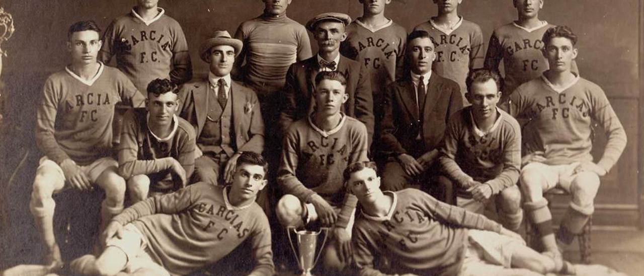 Jugadores del García Football Club en los años 20 del pasado siglo.