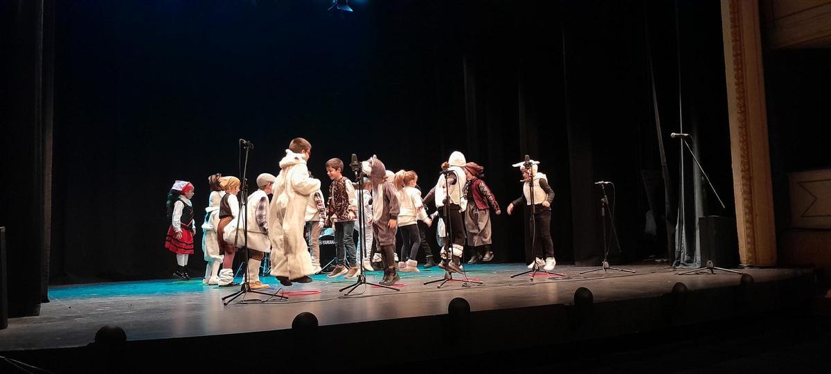 GALERÍA | El Festival de Navidad de los colegios y la Escuela de Música de Toro, en imágenes