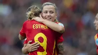 Claudia Pina rescata a España y la mete en semifinales de la Nations League (2-1)