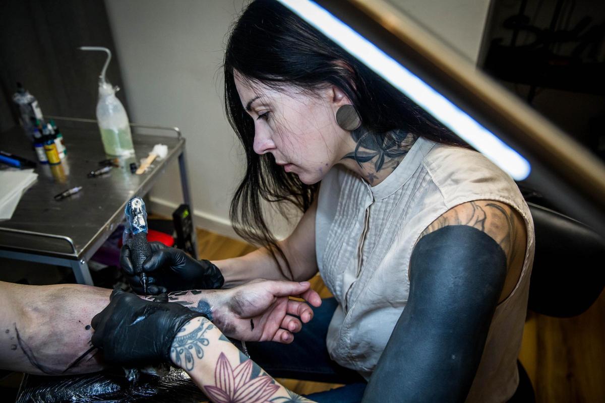 Sesión de tatuaje en Bhorn Tattoo