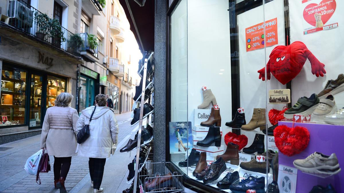 El comercio de la calle Talavera de Plasencia sortea diez cenas por San Valentín.