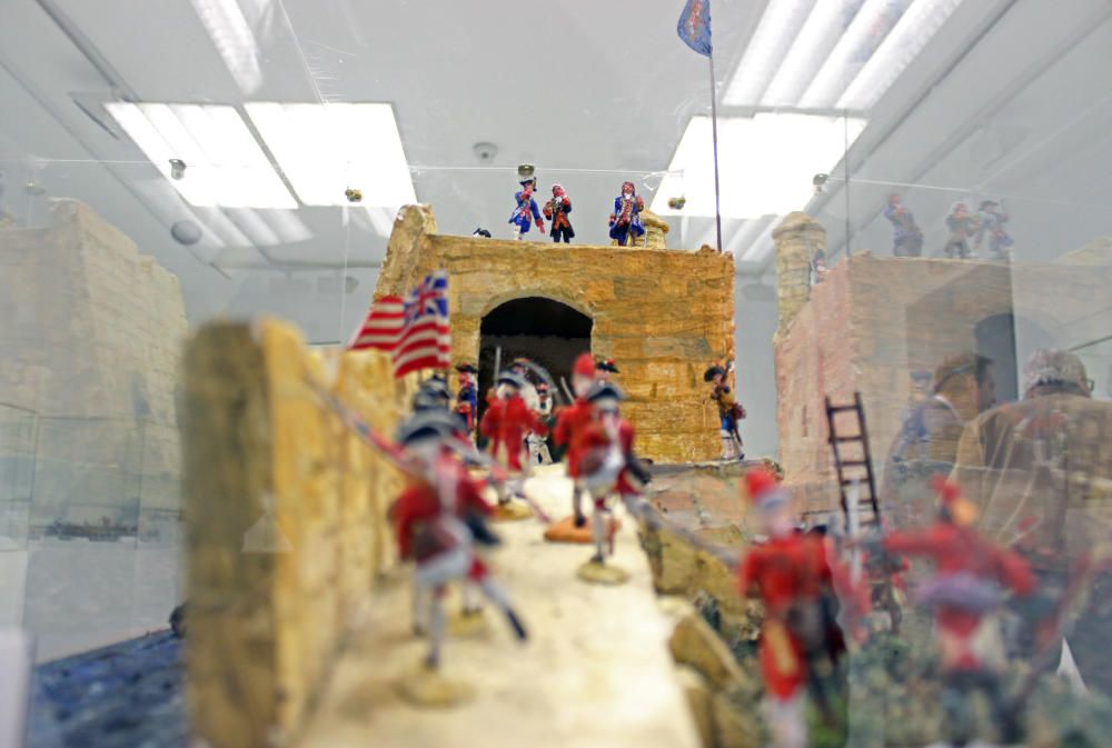 El Archivo Municipal acoge una muestra de soldados realizados por prestigiosos miniaturistas que podrá visitarse hasta el 8 de enero.
