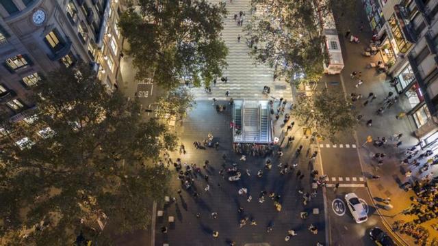 Vista aérea de las Ramblas por la noche