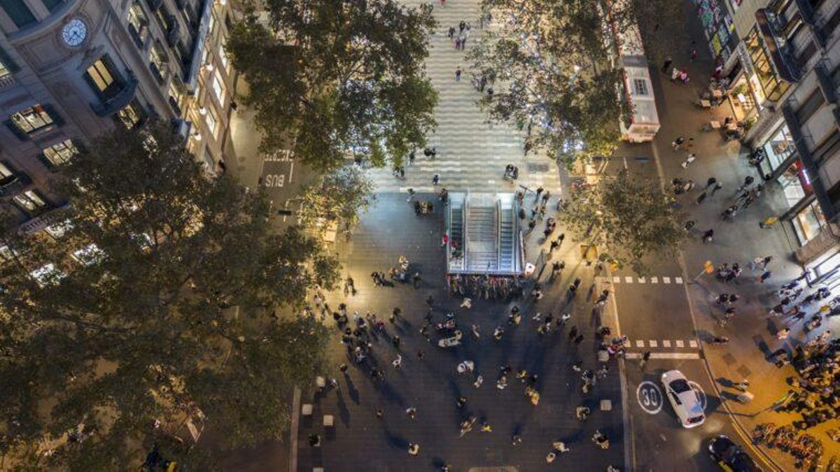 Más itinerarios seguros y refuerzo del servicio de mediación nocturna en Barcelona
