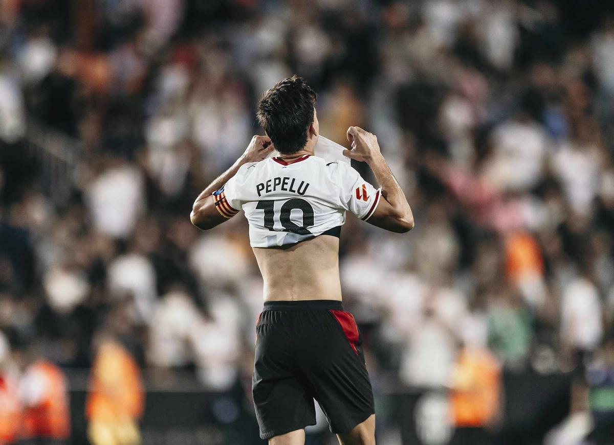 Pepelu muerde la camiseta después de una de las ocasiones falladas por sus compañeros