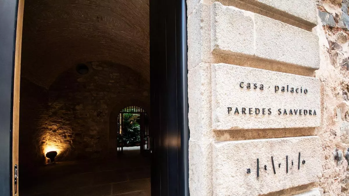 La casa palacio Paredes-Saavedra: ocho siglos de patrimonio convertidos en lujo silencioso en Cáceres