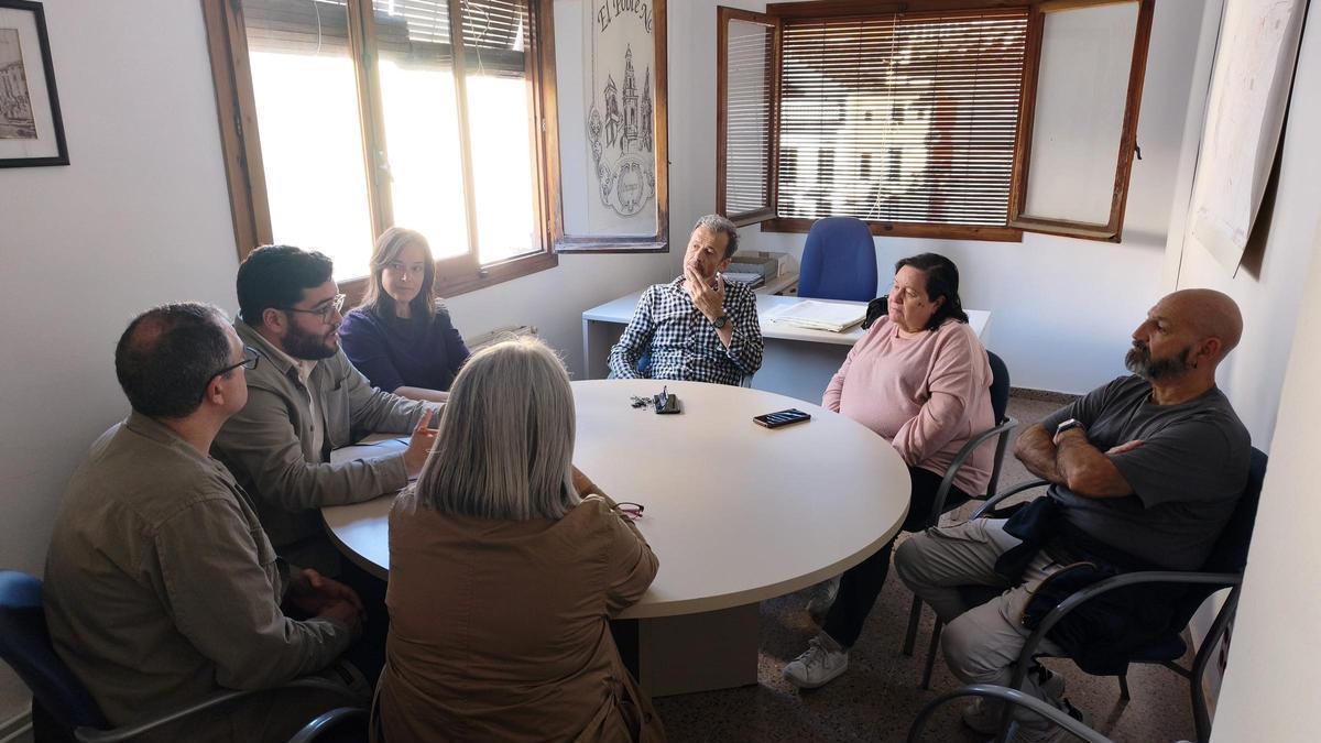 Reunión entre Compromís per Ontinyent y la Associació Veïnal del Poble Nou, el pasado lunes.