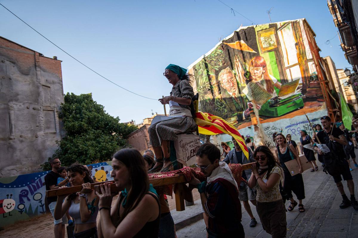 La 35a edició de la Festa Major Alternativa de Manresa arrenca amb l'estrena de la geganta Sibil·la