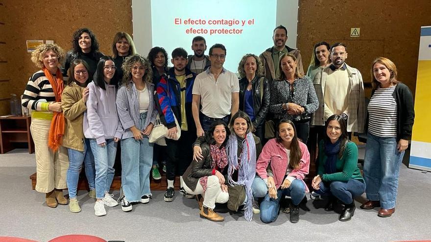 The SCS gives a conference for journalists on the informative treatment of suicide