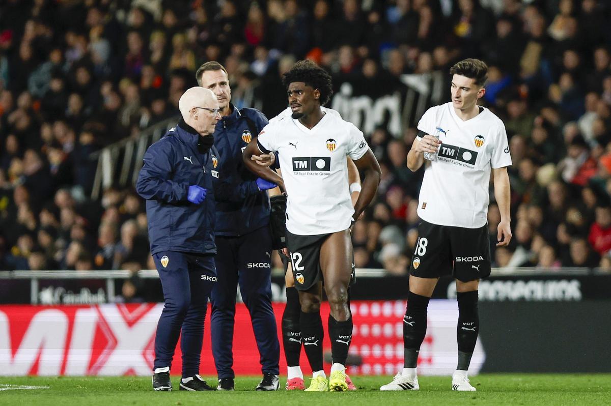 Thierry se marcha entre lágrimas de Mestalla