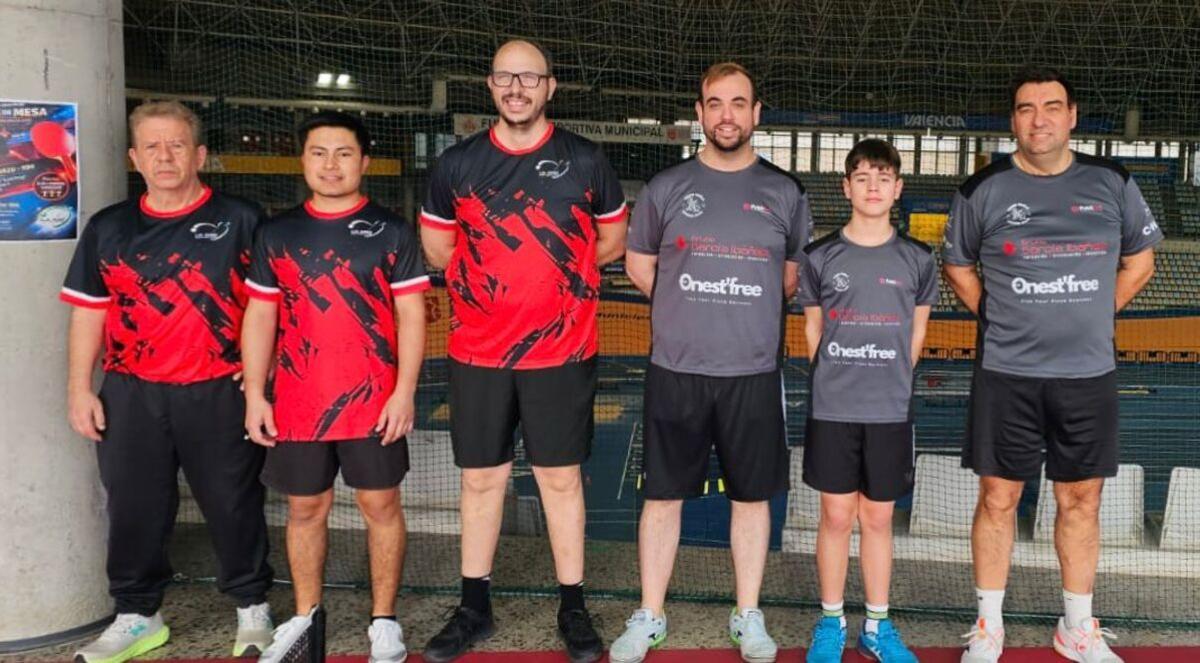 El CE Corriol Oliva "B" de 1ª Autonómica, a la derecha