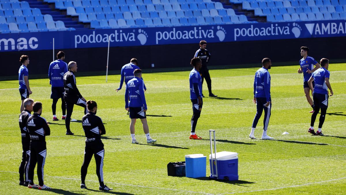 Un momento del entrenamiento en La Romareda este sábado.